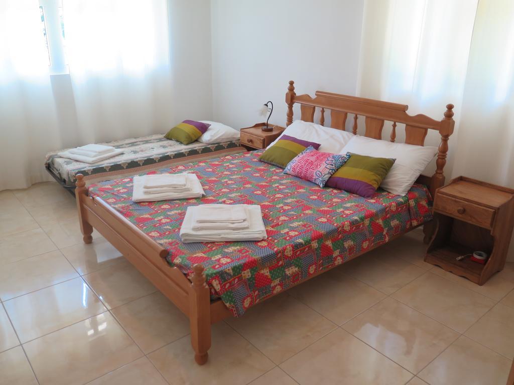 Fadine Self Catering Apartment La Digue Room photo