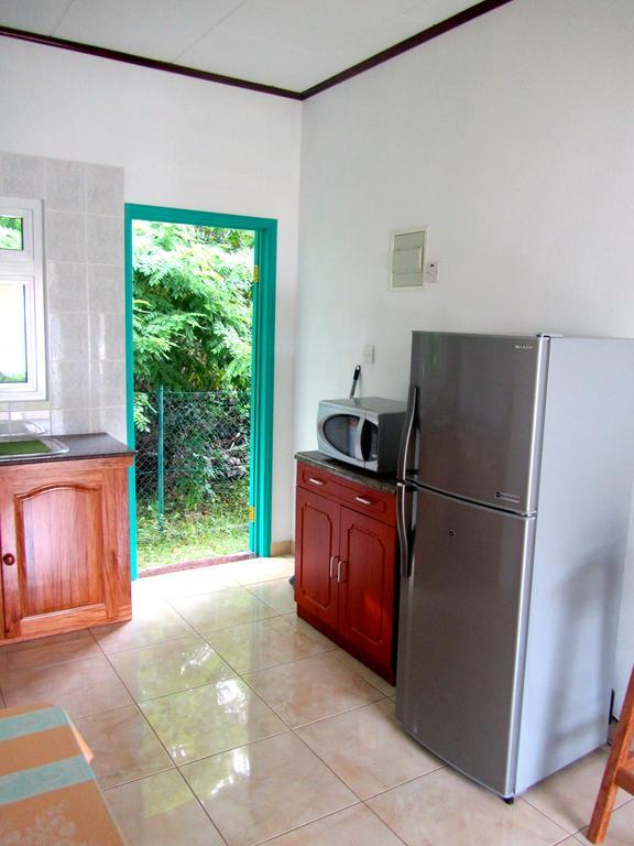 Fadine Self Catering Apartment La Digue Room photo